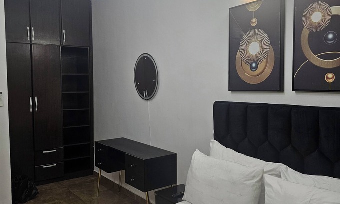 Port Harcourt Apartamento | Luxurious 2-bedroom apartment with WiFi and AC in GRA, Port Harcourt