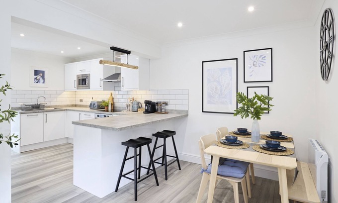 Ferndown Apartamento | Luxurious 2 bedroom apartment situated on a golf course.