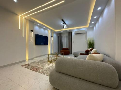 Nasr City Apartamento | Luxurious 2-Bedroom Apartment in Primera Compound with Scenic Pool Views