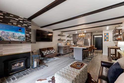Kirkwood Apartamento | Luxurious 2 Bedroom Base Camp Condo - Steps from Kirkwood Village condo