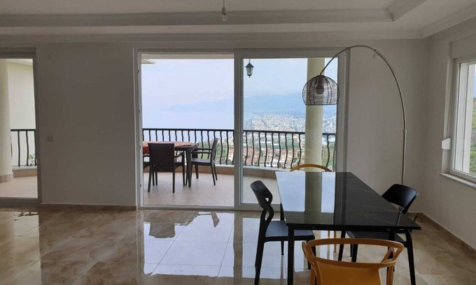 Kargicak Apartamento | Lujoso ático de 2 dormitorios con vista increíble!