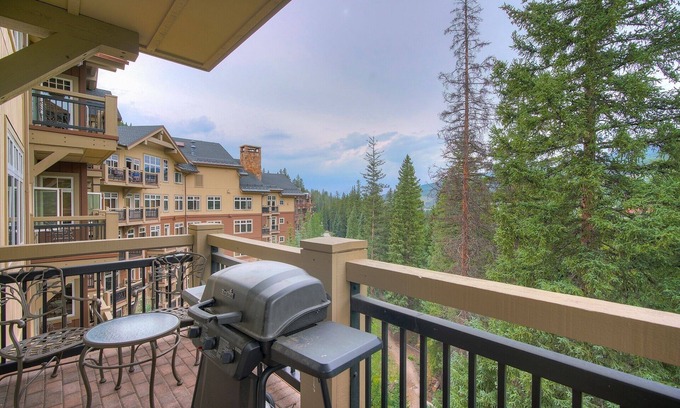 River Run Condominio | Luxurious 2 Br In River Run Village Featuring Ski In Ski-out, No Cleaning Fees 2 Bedroom Condo by RedAwning
