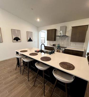 Pumpkin Center Apartamento | Luxurious 2BR 2BA Modern Getaway