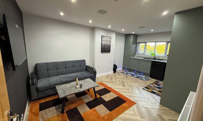 Wolverhampton Apartamento | Luxurious 3-bedroom apartment with WiFi in charming Wolverhampton