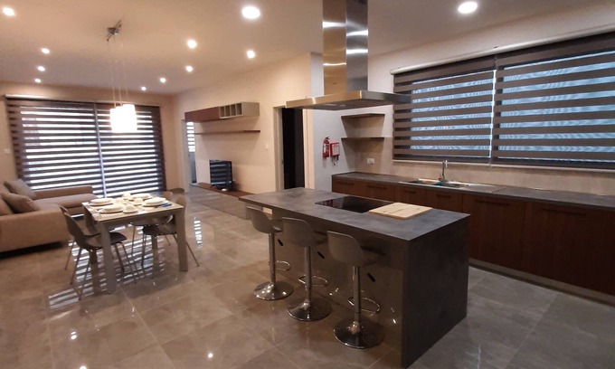 Madliena Apartamento | Luxurious 3-bedroom apartment in Zonqor Area- 5 mins away from the beach!