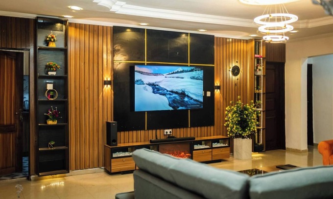 Alimosho Apartamento | Luxurious 3-bedroom Apartment in Heart of Lagos