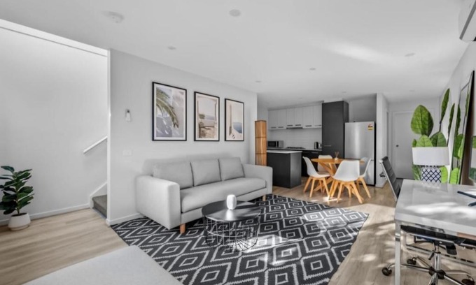 Hadfield Casa | Luxurious 3- Bedroom Retreat