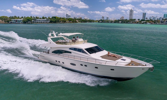 Mid Beach Alquiler De Eote | Luxurious 3 bedroom yacht