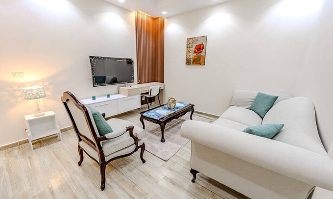 Dream Land Apartamento | Luxurious 3 BR Golf View Apartment