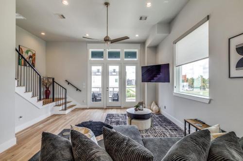 Spring Shadows Casa | Luxurious 3 story home in Houston! Elegance galore