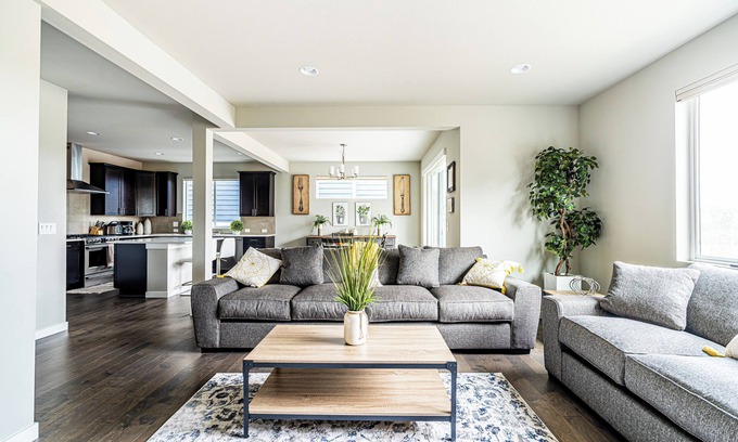Renton Casa | Luxurious 3 story new construction near Seattle!