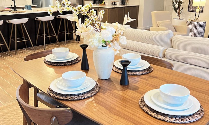 Pumpkin Center Casa | Luxurious 3BR/3BA Getaway Home with Dual Living Spaces in SW Bakersfield