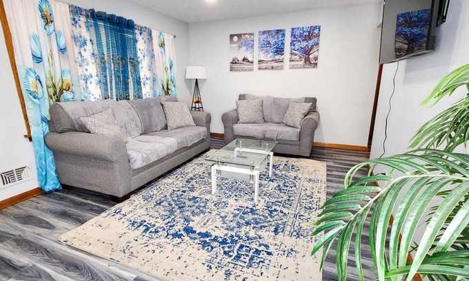Buechel Casa | Luxurious 4 bd home in the heart of KY