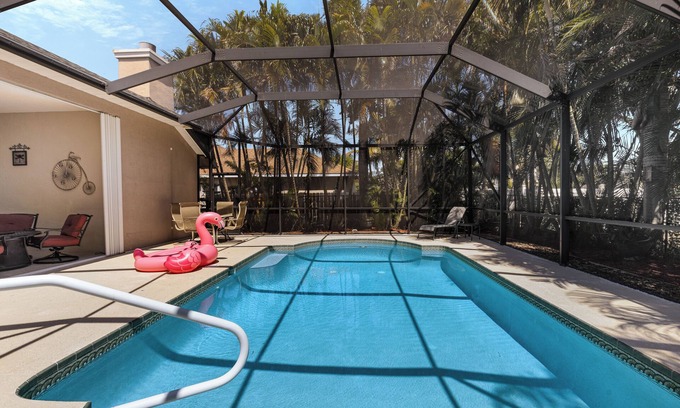 Port Saint Lucie Casa | Luxurious 4 Bedroom Pool Paradise