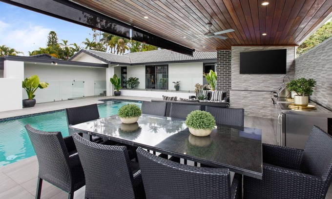 Benowa Casa | Luxurious 4 Bedroom Family Home with pool