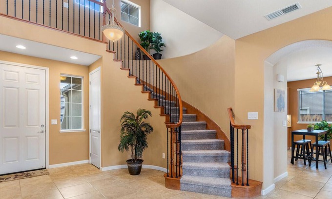 Reno Casa | Luxurious 4 Bedroom House