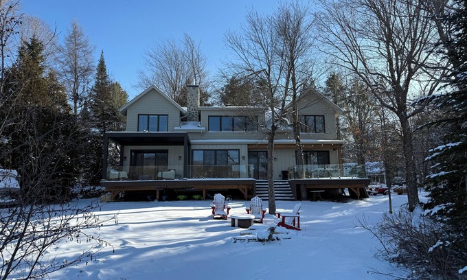 Orford Chalet De Esquí | Luxurious 4 Bedroom Lakehouse, Ski, Outdoor, Double sided Fireplace