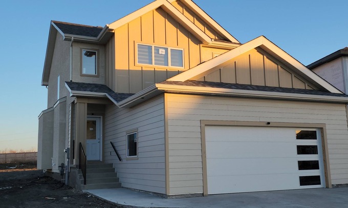 Winnipeg Casa | Luxurious 4 Bedroom - Sage Creek