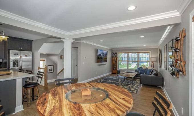 Northeast South Bend Casa | Luxurious 4-Bedroom House, 10-minute walk to Notre Dame