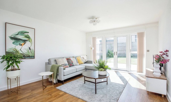 Milton Keynes Casa | Luxurious 4 BH Home Near Willen Lake Ideal for Families & Business Stays!