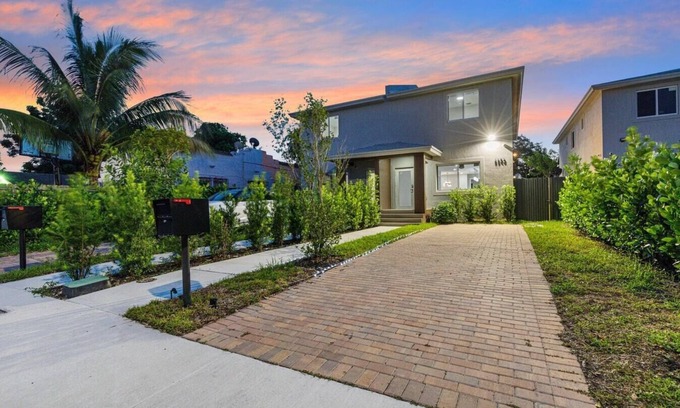 Little Haiti Apartamento | Luxurious 4BR Miami Home With Large Patio & Outdoor Space!