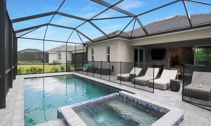 Venice Casa | Luxurious 4BR pool home in Wellen Park - Florida Sanctuary