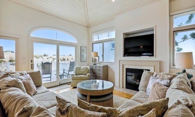 Sussex County Casa | Luxurious 5-Bedroom Oceanfront Home in Fenwick