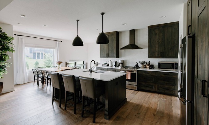 Rochester Casa | Luxurious 5-BR Retreat with Gym & Game Area