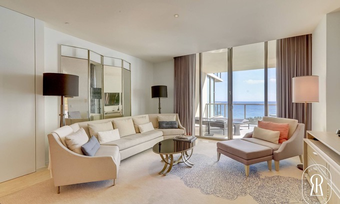 Bal Harbour Condominio | Luxurious 5 Star Beachfront Paradise 2 Balconies
