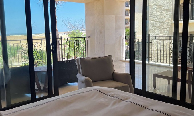 Los Cabos Complejo | Luxurious 5 star resort!