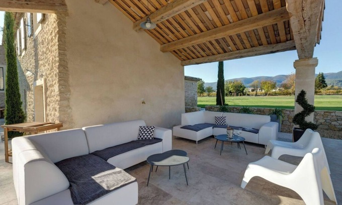 Cucuron Casa | Luxurious 5* stone farmhouse