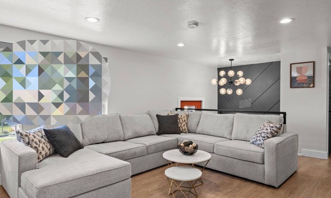 Cottonwood Heights Casa | Luxurious 5bd/3ba MTN VIEWS Minutes to Ski Resorts