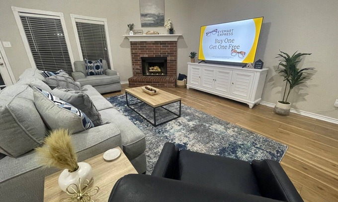 Wellborn Casa | Luxurious 5BR/3BA house in the heart of College Station
