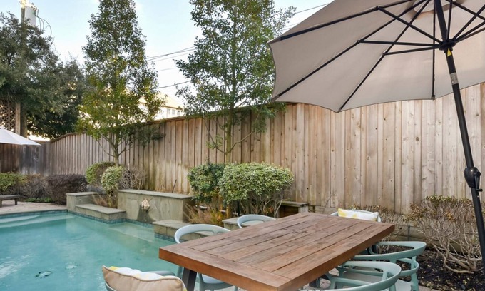 Shady Acres Casa | Luxurious 6BR/3.5 Wifi And Pool