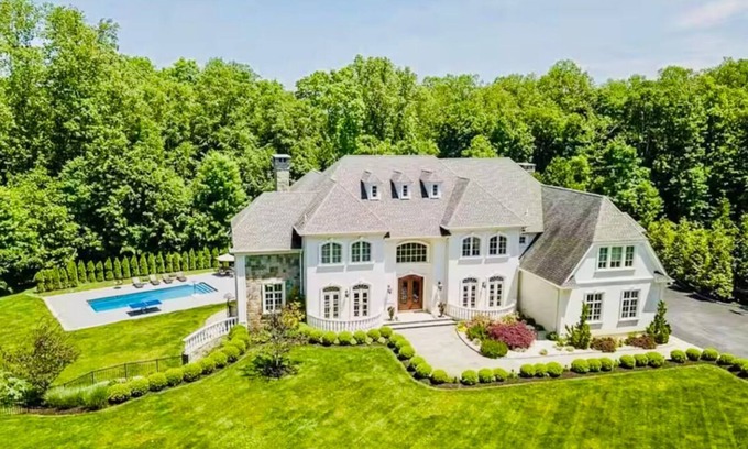 Lewisboro Casa | Luxurious 7-Bedroom Katonah Estate with Pool & Scenic Lake Views.