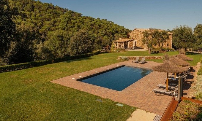 San Daniel Casa | Lujosa villa de 7 habitaciones con jardín y piscina en Girona