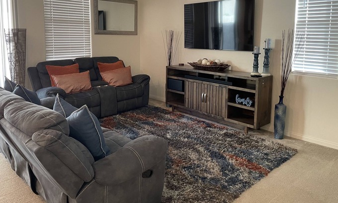 Las Vegas Casa | Luxurious Affordable 3 Bedroom Home Away From Home
