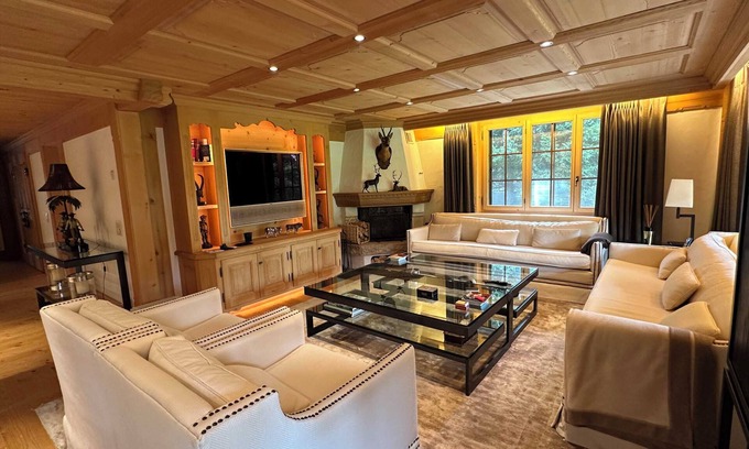 Zweisimmen Nr Gstaad Apartamento | Luxurious Alpine Getaway at Park Hotel Gstaad