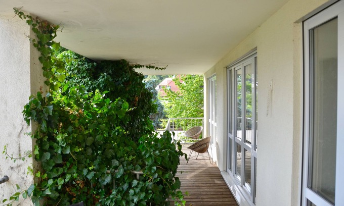 Dresdner Heide Apartamento | Luxurious and light-flooded balcony apartment near forest. Central and relaxing