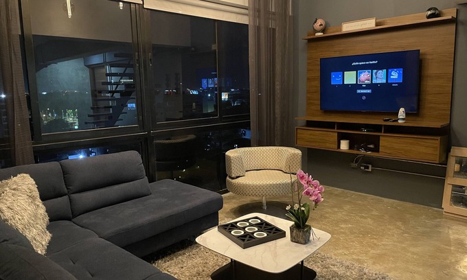Gascue Apartamento | Luxurious and Modern KingBed industrial style loft