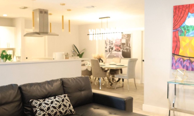 Westchester Casa | Luxurious and spacious house with excellent location, ideal for large families.