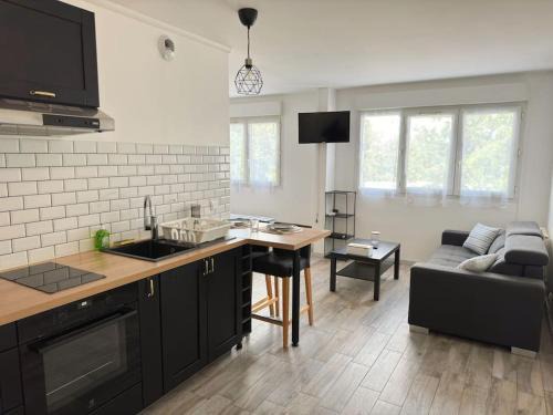 Champs-sur-Marne Apartamento | Luxurious and Stylish Studio Between Disney & Paris