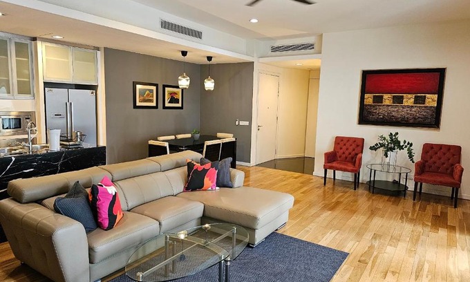 Golden Triangle Apartamento | Luxurious Apartment St Mary Residences Resort Style