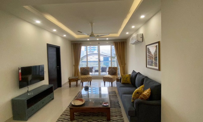 Blue Area Apartamento | Luxurious Apartment with Fascinating Margalla View