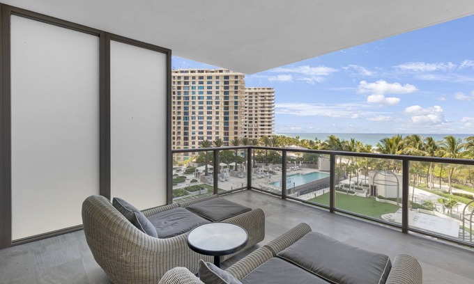 Bal Harbour Condominio | Luxurious Atlantic Suite in Bal Harbour 5-Star Resort!