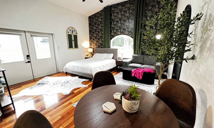Conway Apartamento | Luxurious Bath, Peaceful Stay: Private Guesthouse