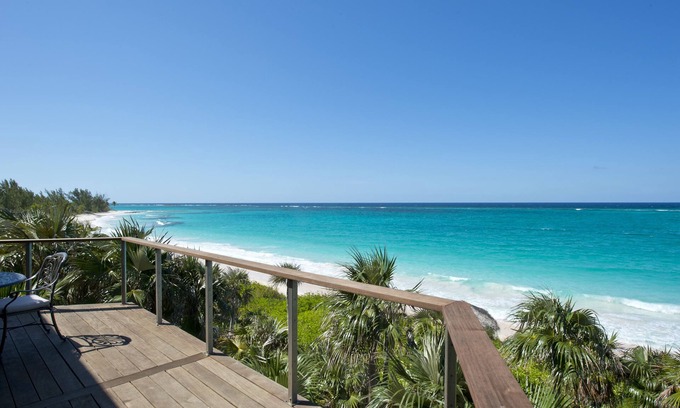 Governor's Harbour Villa | Nueva y lujosa casa frente al mar con piscina privada en Prestigious Banks Road