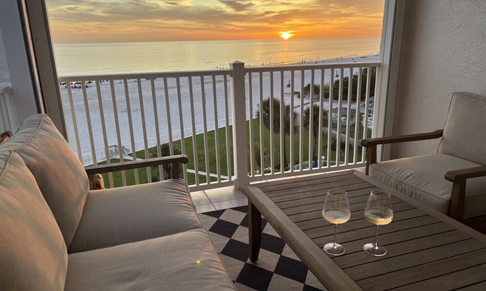Sunset Reef Condominio | Luxurious Beachfront Boutique style corner unit Condo with Private Balcony!