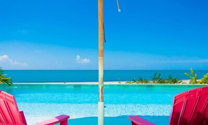 Treasure Beach Villa | De lujo frente a la playa Villa con piscina - Out of the Blue Villa