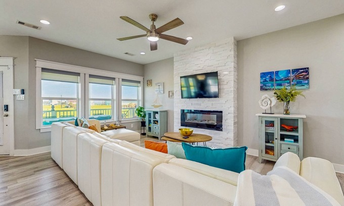 Indian Beach Casa | Luxurious beach house with outdoor dining and elegant design - steps to beach